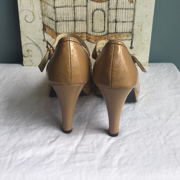 ❎DONATED❎ CL By Laundry Nude Peep Toe Platforms - Picture 4 of 8